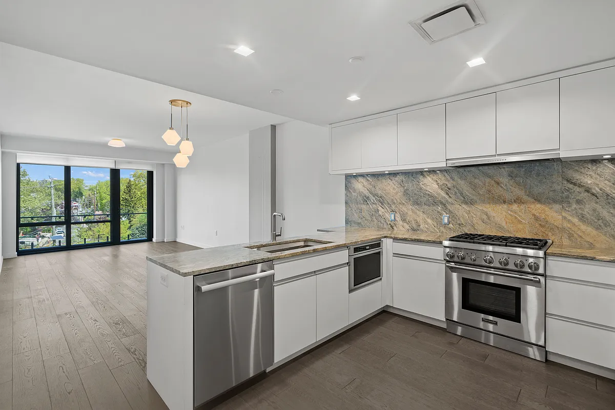 Building Photo - 328 Adolphus Ave #606