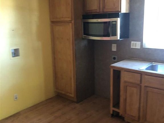 5th image of 1018 N Beverly Dr