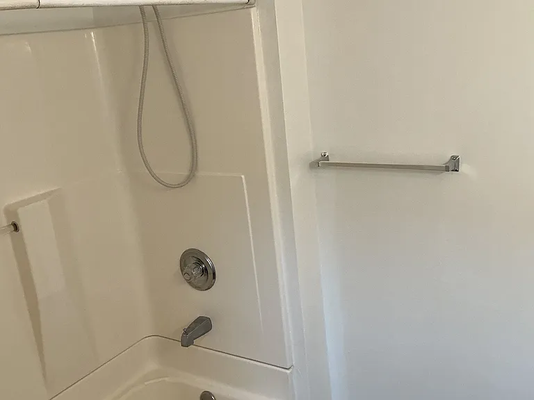 2 BR 1 Bath Apartment — Photo 3