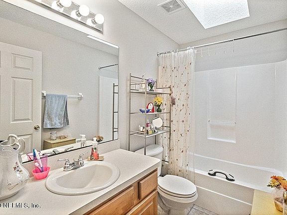 4th image of 204 River Island Cir