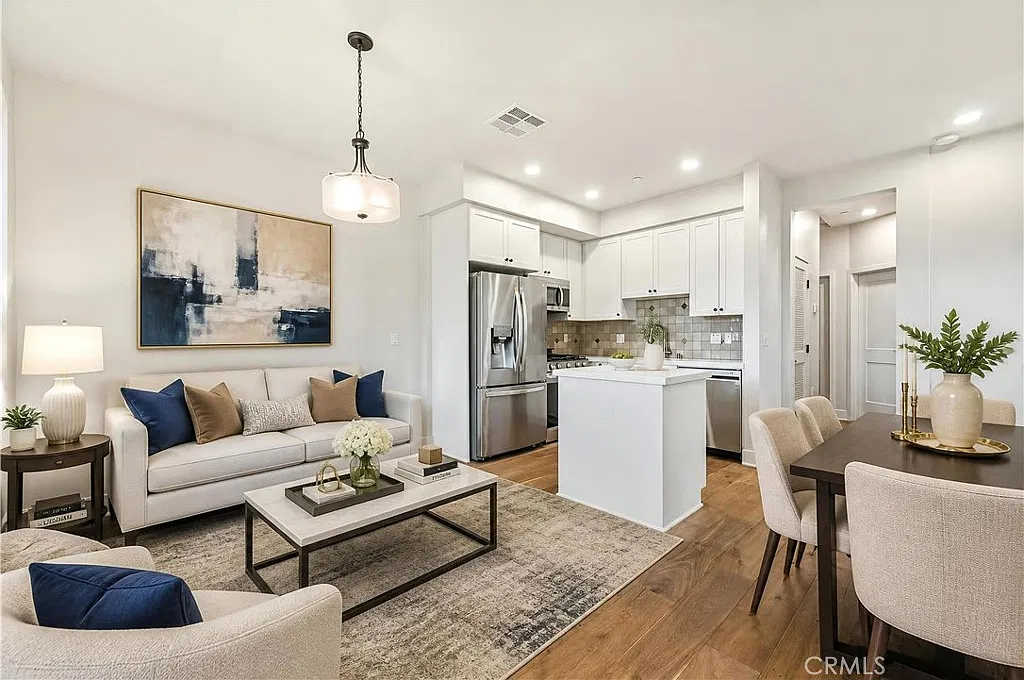 2 bed, 2.5 bath, 1029 sqft, $3,750 — Photo 3