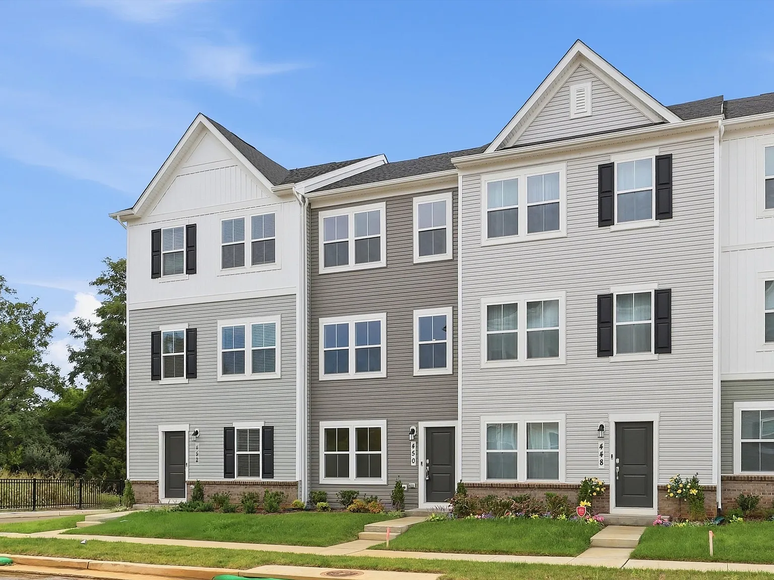 3 bed, 2.5 bath, 1277 sqft, $2,000 — Photo 2