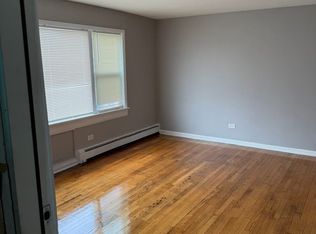 8956 S Escanaba, Chicago, IL 60617