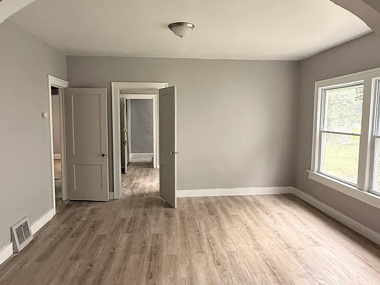 3263 E 117th St #1A — Photo 2