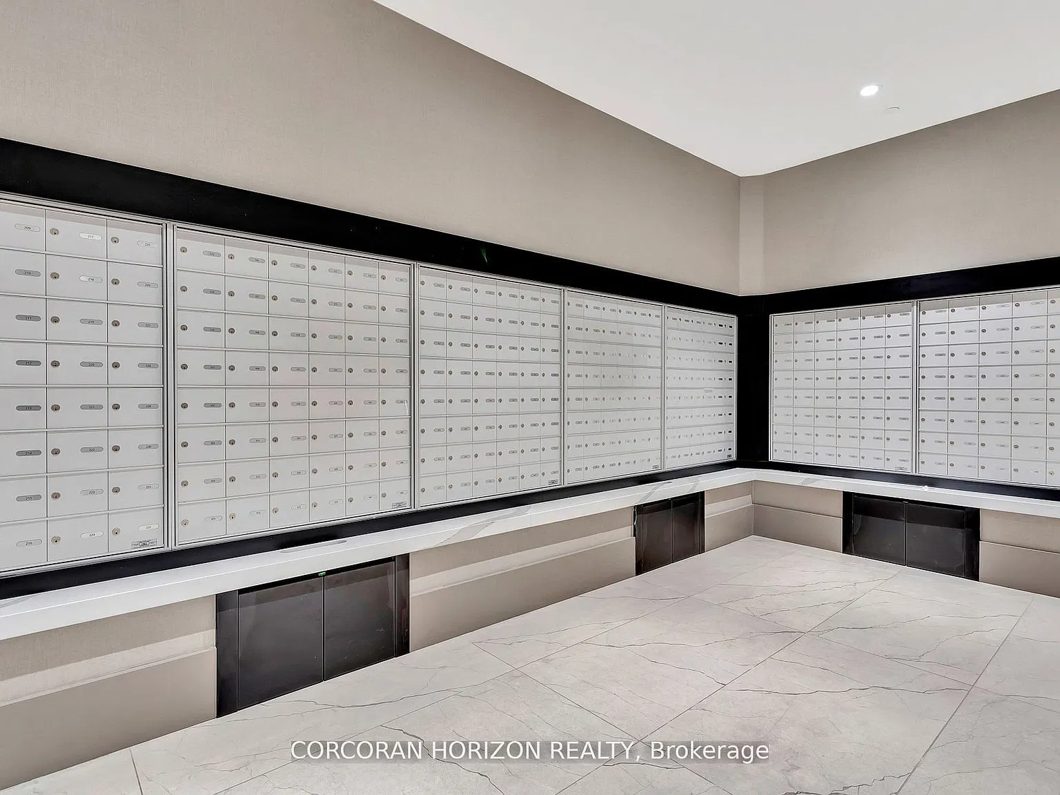 Young Condos — Photo 4