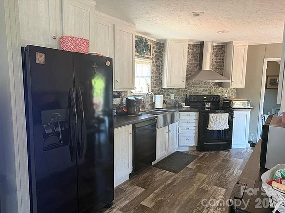 5th image of 365 Guernsey Ln #A