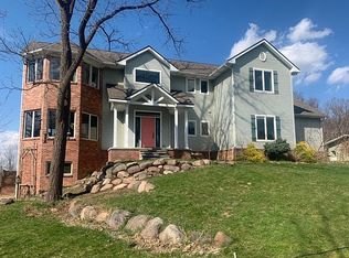 2002 Ray Rd, Fenton, MI 48430