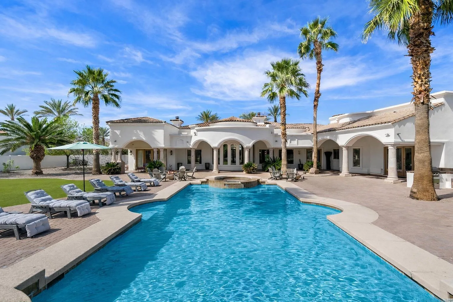 5 bed, 7.0 bath, 6576 sqft, $21,900 — Photo 1