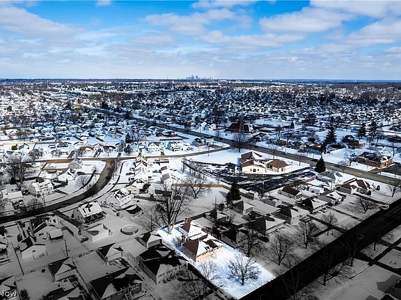 3rd image of 15424 Holland Rd