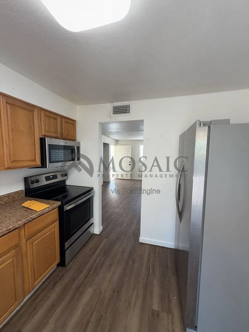 2 bed, 1.0 bath, 690 sqft, $1,150 — Photo 1