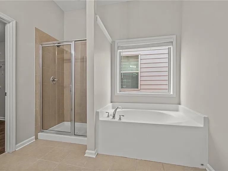 4940 Breezewood Cir — Photo 23