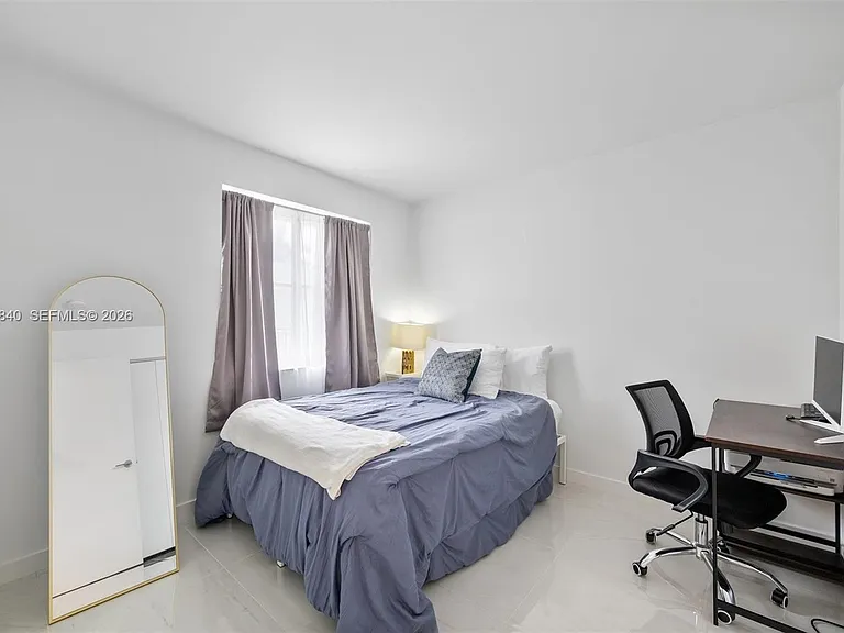 421 SW 3rd St #16 — Photo 10