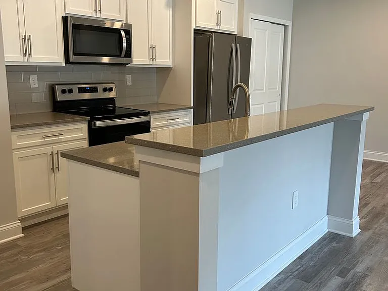 708 Creek Ln — Photo 7