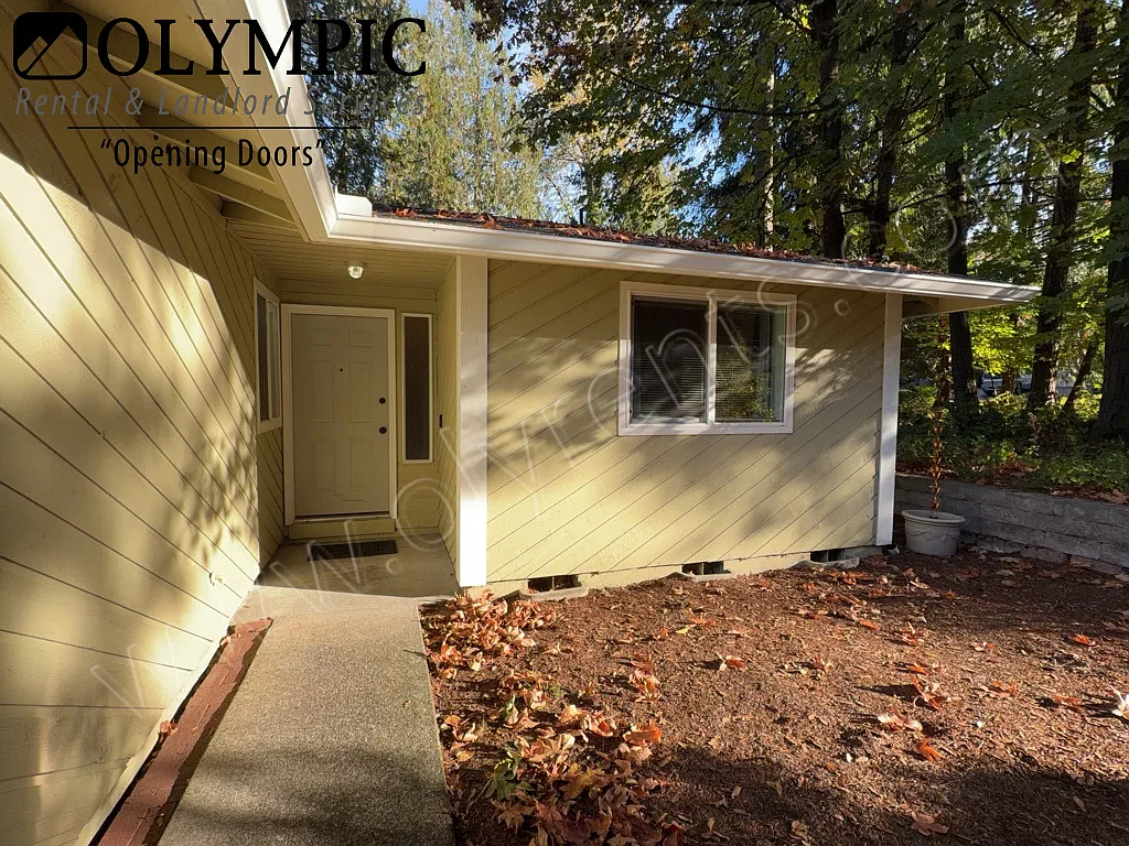 2 bedroom, 1 bath (continental style) duplex in Summerset Neighborhood! — Photo 2