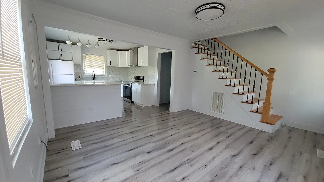 2 bed, 1.0 bath, 768 sqft, $1,900 — Photo 2