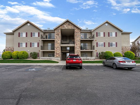 2nd image of 37 W Ridge Rd