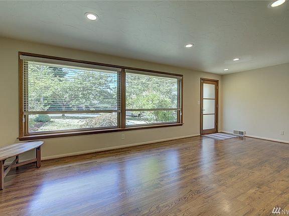 Looking back toward entry from dining area