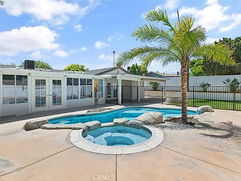 927 Cottonwood Ct — Photo 4