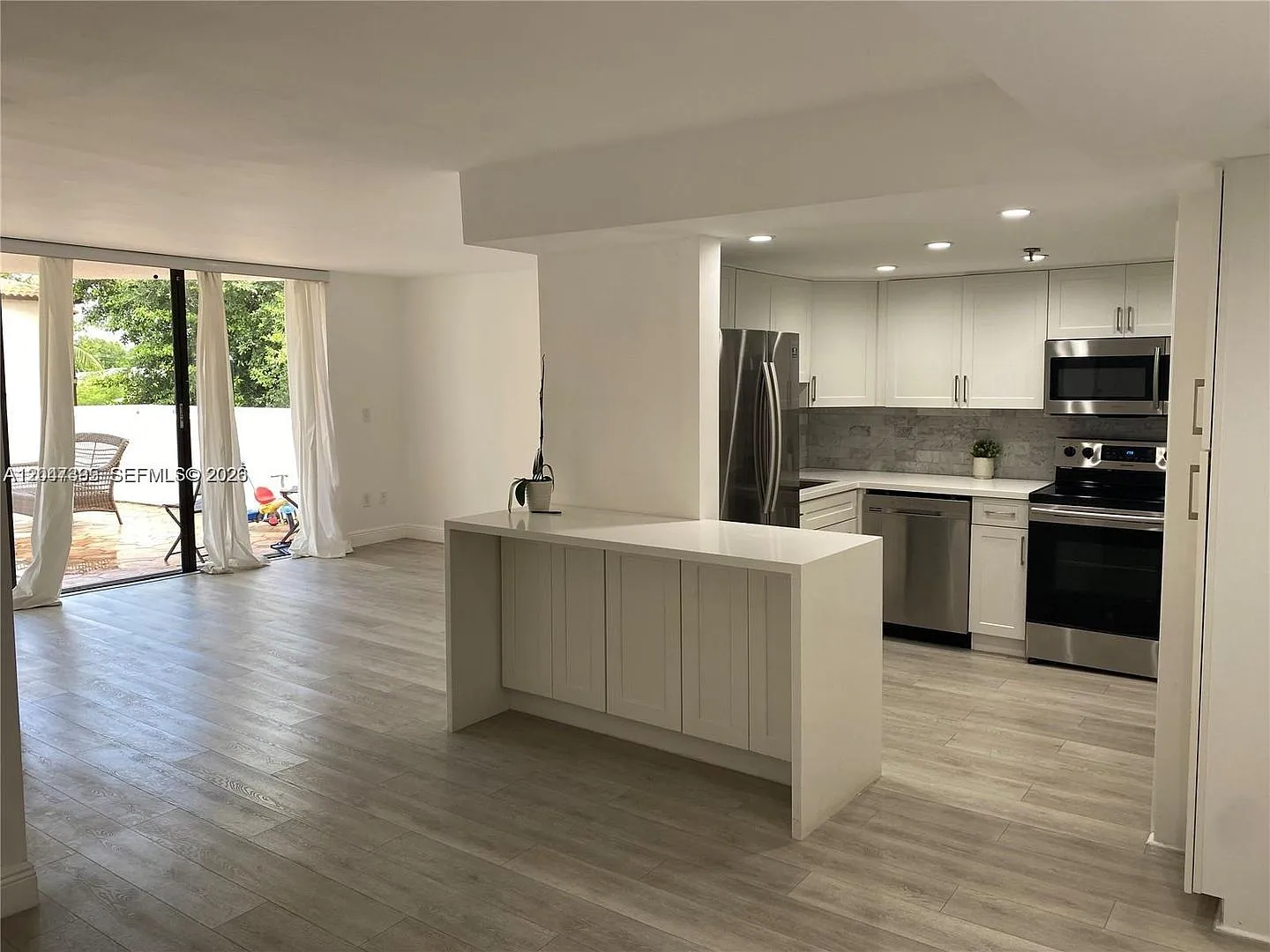 911 E Ponce De Leon Boulevard 301, Coral Gables, FL 33134 - 3154 — Photo 3