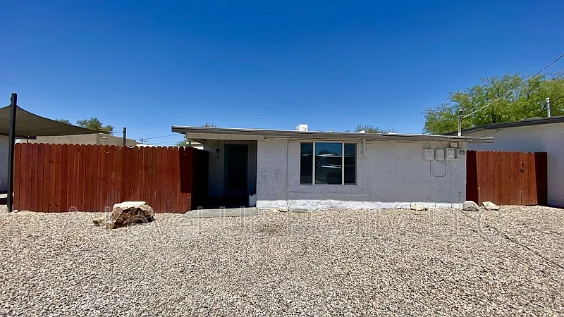 1 bed, 1.0 bath, 550 sqft, $950 — Photo 1