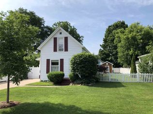 110 Wood St, Charlevoix, MI 49720