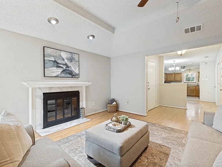 2519 Beverly Hills Ln — Photo 2