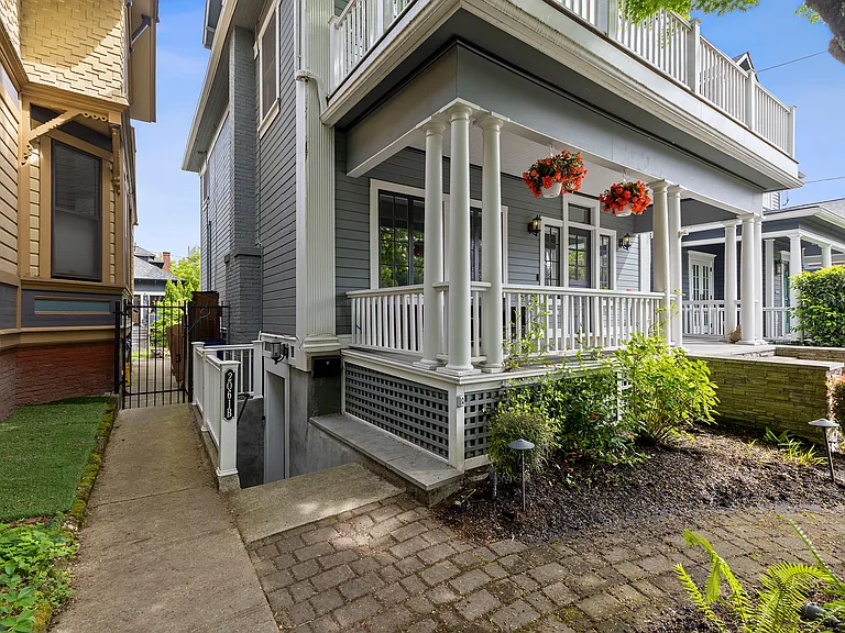 2061 NW Kearney St — Photo 22
