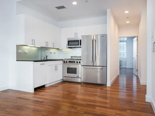 212 East 57th Street 19B image 1 of 6