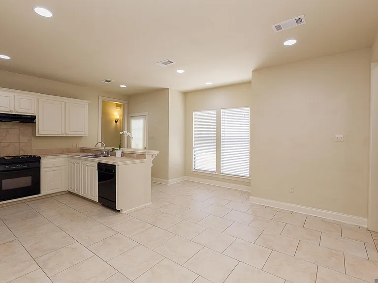 9319 Boone Dr — Photo 7