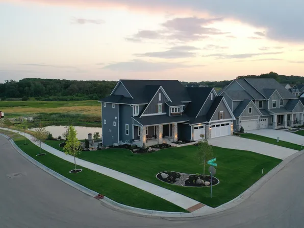 5281 Rolling Hills Pkwy, Chaska, MN 55318