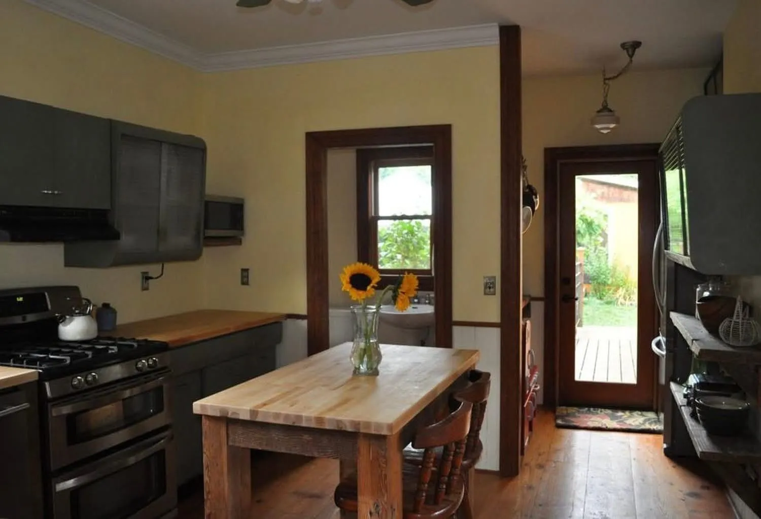 3 bed, 2.5 bath, 2200 sqft, $1,000 — Photo 2