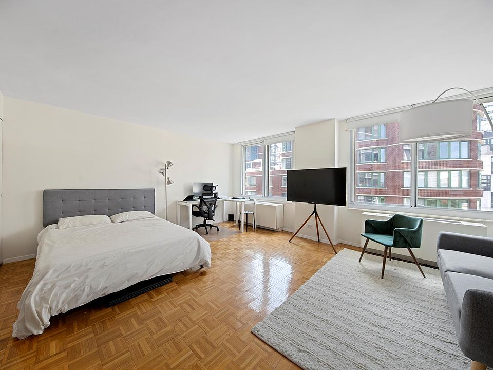 1st image of 303 Greenwich St #8F