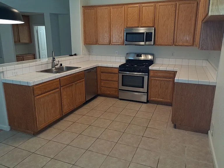 2092 Glory Ct — Photo 7