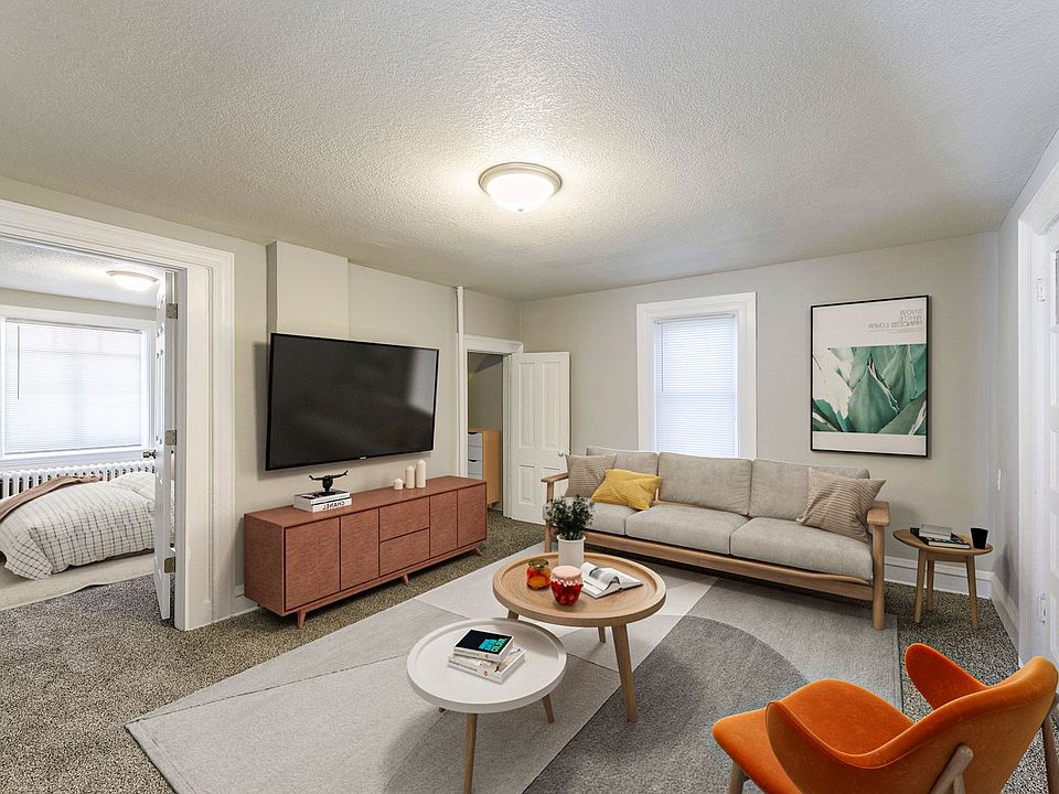 1st image of 1115 4th St NE #1