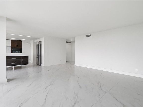 3rd image of 936 Intracoastal Dr APT 21C