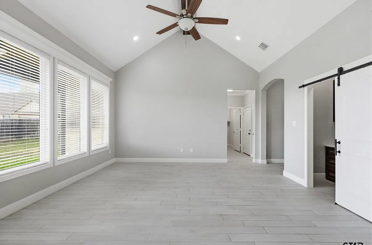 3 bed, 1873 sqft, $2,500 — Photo 4