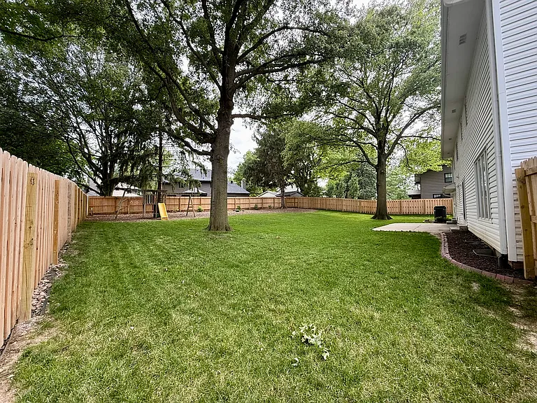 9325 Pauline St — Photo 70