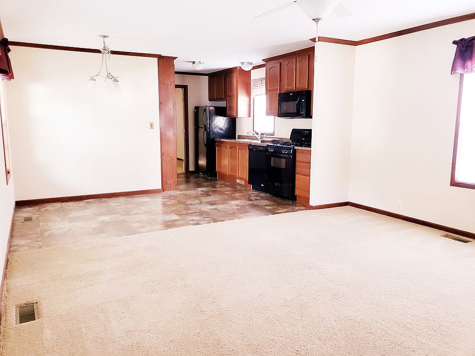 2nd image of 10450-6 Mile Rd #131-146