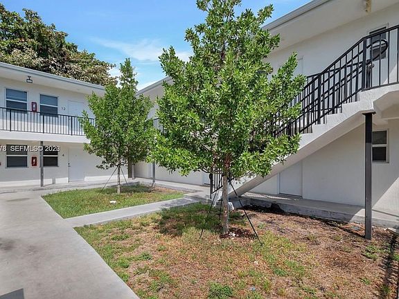 2nd image of 1710 NW 1st Ct APT 1