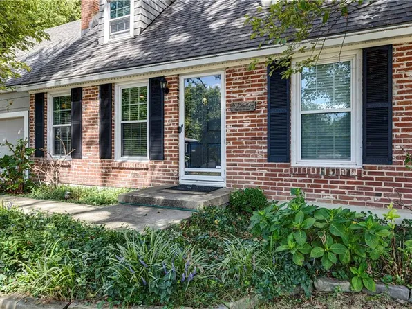 7601 Chadwick St, Prairie Village, KS 66208