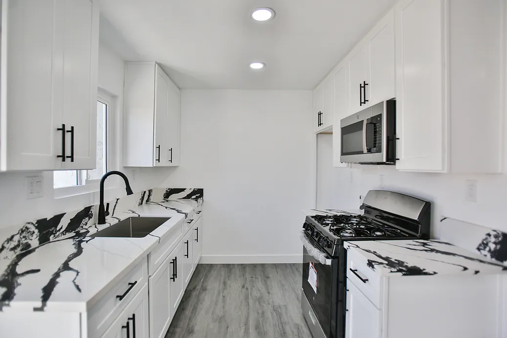 1 bed, 800 sqft, $1,700 — Photo 2