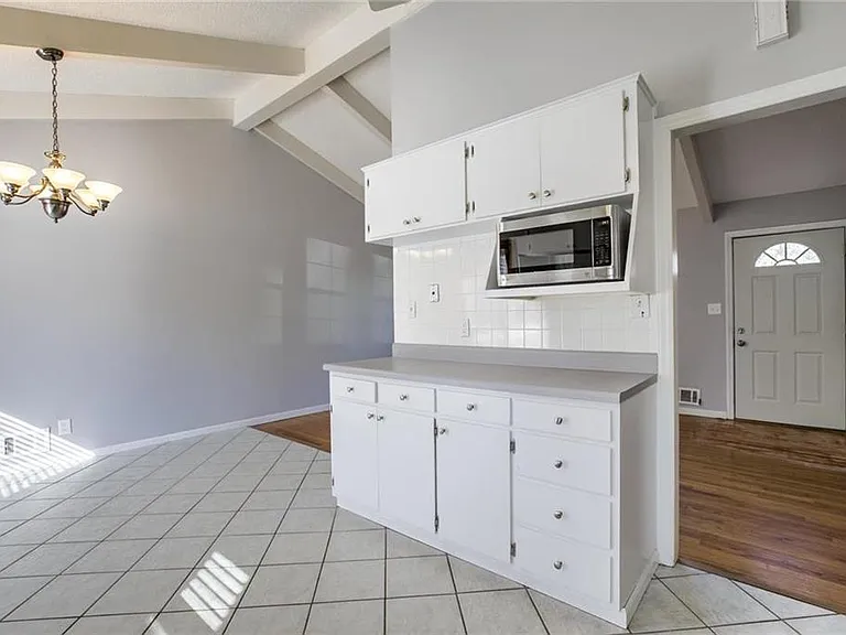 7306 Melrose Ln — Photo 6