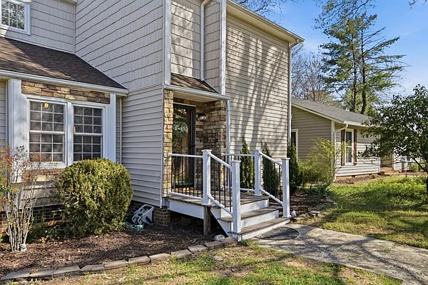 3 bed, 1908 sqft, $3,500 — Photo 3