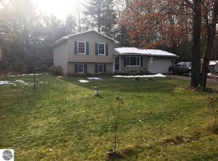 5141 Vinton Rd, Williamsburg, MI 49690