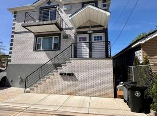 10211 164th Ave, Jamaica, NY 11414