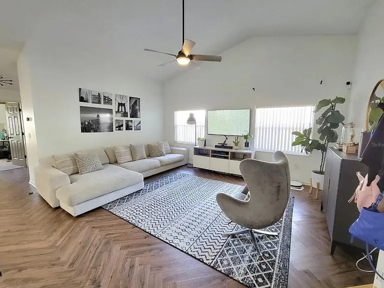 908 Alsace Dr — Photo 15