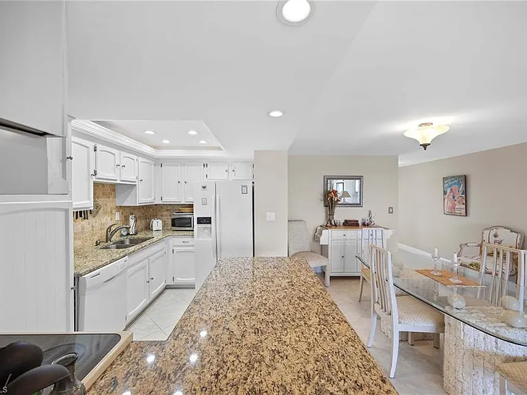 3443 Gulf Shore Blvd N #707 — Photo 11