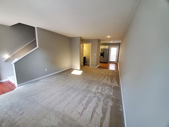 5th image of 9 Lake Village Ct