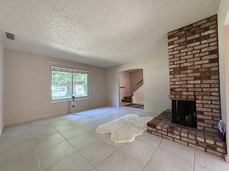 2223 Bridlewood Dr — Photo 9