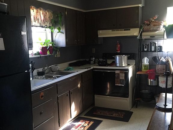 3rd image of 391 Lancelot Ln